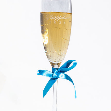 Ylioppilaan Sampanjalasi kaiverruksella